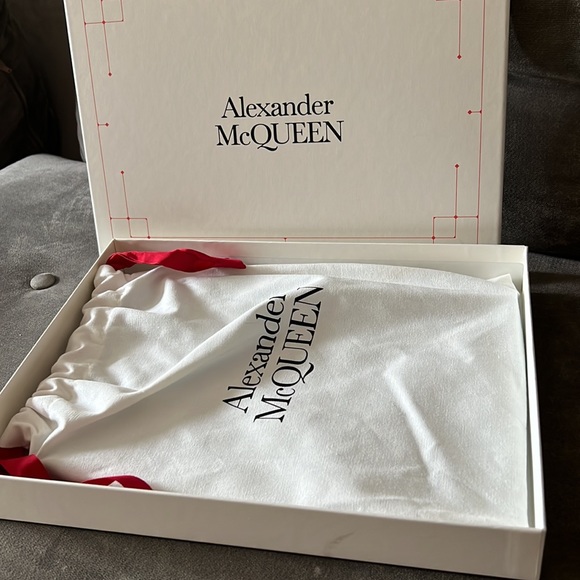 Alexander McQueen skull croc embossed clutch - Picture 8 of 8